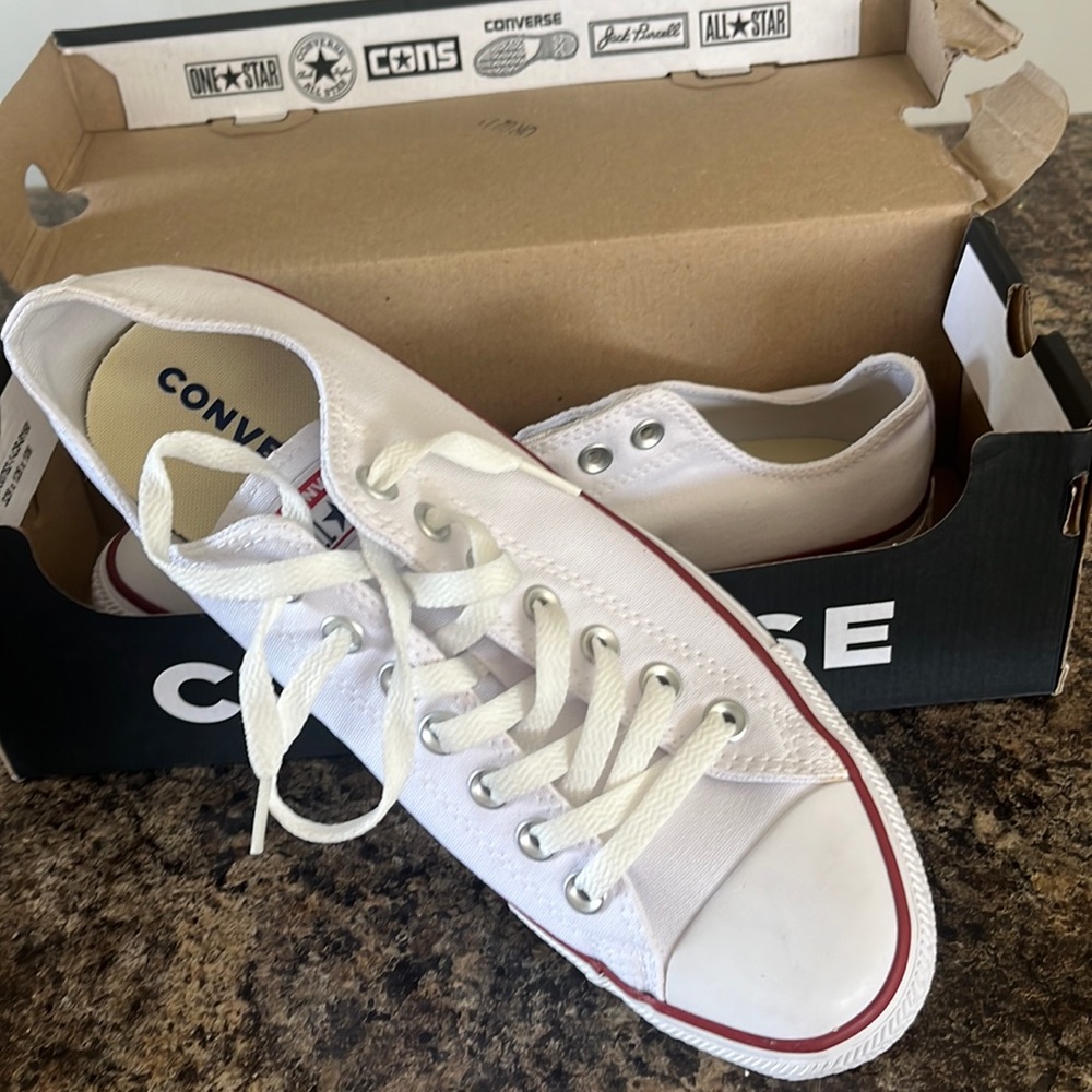 Converse, white size men 8.5 women 10.5 NEW